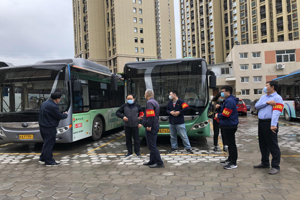 中共鄭州赫喆文化傳播有限公司黨支部開(kāi)展“疫情防控常態(tài)化，為公共交通助力”志愿服務(wù)實(shí)踐活動(dòng)