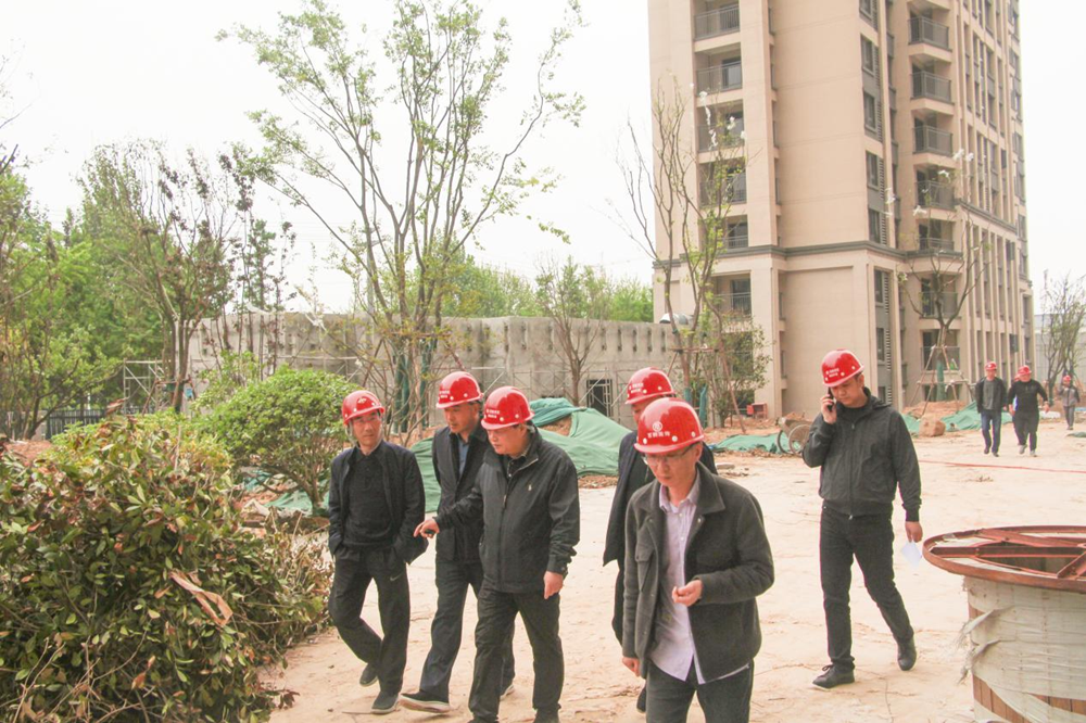 鄭州市國資委黨委書(shū)記、主任李秀山一行到美好天境苑項目調研指導安全生產(chǎn)工作