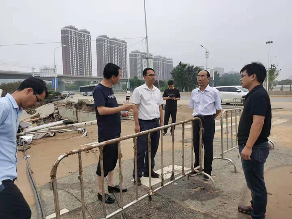 集團公司黨委書(shū)記、董事長(cháng)、總經(jīng)理秦廣遠赴市政項目檢查指導災后恢復重建工作