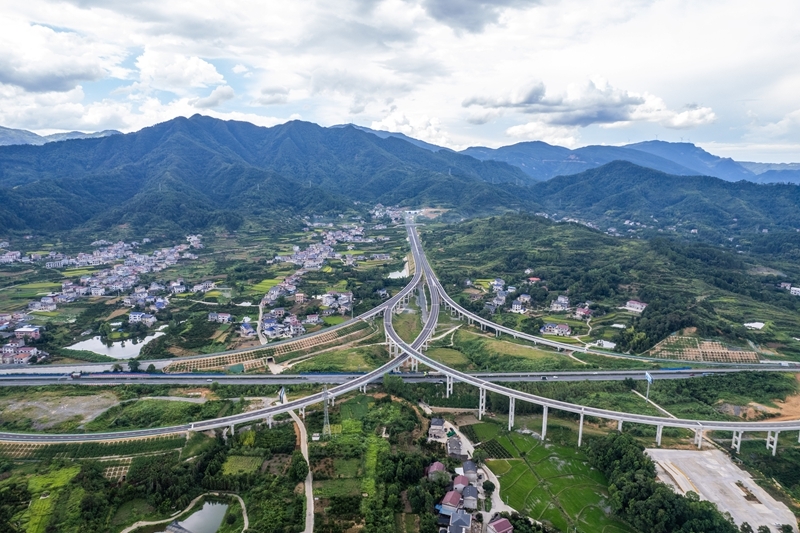 確保基本實(shí)現社會(huì )主義現代化取得決定性進(jìn)展 ——寫(xiě)在黨的二十屆四中全會(huì )召開(kāi)之際